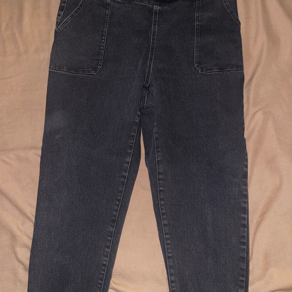 Sleek Black Skinny Jeans for Women